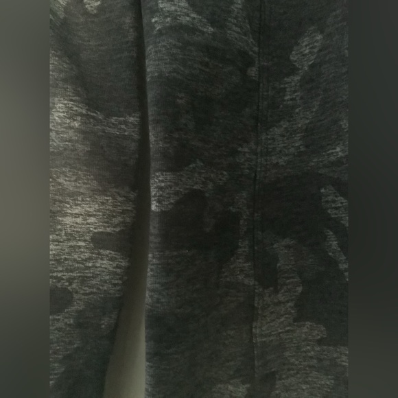 Lululemon Runderful Long Sleeve, Size 4, Incognito Camp HTR Black - Picture 7 of 7